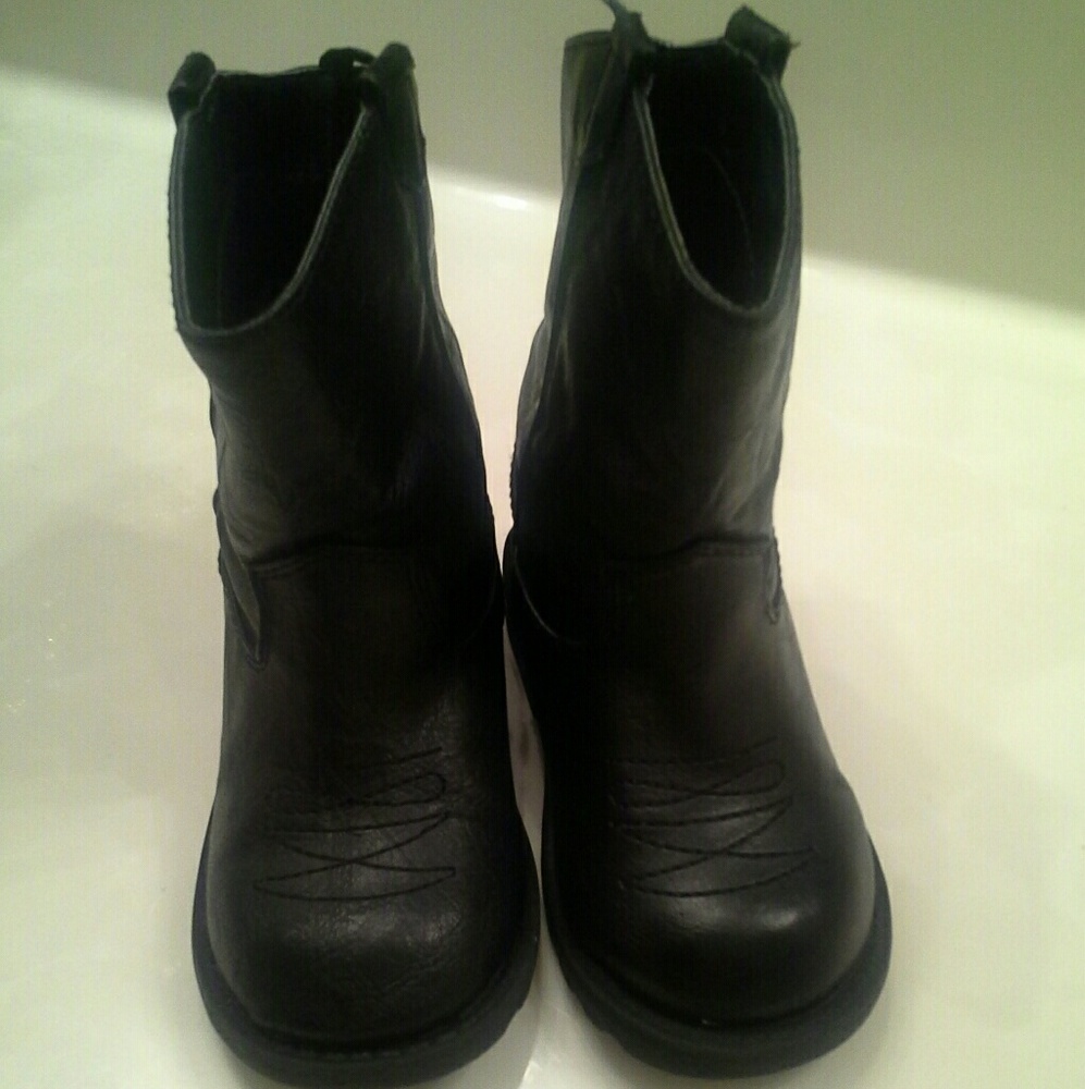 Boy boots